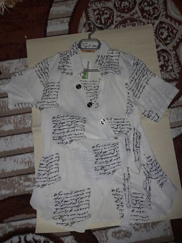 ağ koftalar: Kofta xanımlar üçün olan bu gözəl qısaqol kofta satılır. 38 razmerdir — 2