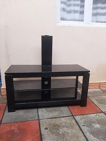 kreditle taxta: İşlənmiş, Düz TV altlığı, Polkalı, Şüşəli, Malayziya — 1