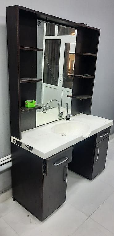 Salon üçün güzgülü lavabo modulu - Tərkibi: böyük divar güzgüsü