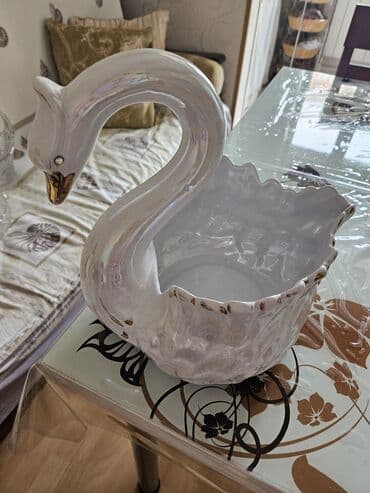 ördək gülü: Təcili!!! Yaxşı vəziyyətdə olan ördək meyvə qabı satılır.Qiymet 60 — 1