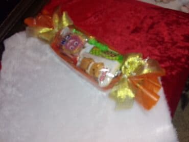 Hədiyyəlik şirniyyat seti - Şəkildə gördüyünüz kimi, şəffaf plyonkaya