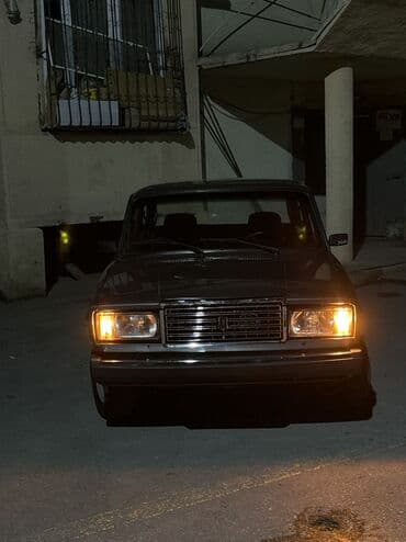 Su nəqliyyatı: VAZ 2107, sedan, arxaötürücülü. Xüsusiyyətlər: - Kuzov: klassik 2107 — 6