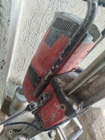 3 eded xoncali taxda qapi lazimdir: #Betonkesme #betondeşmə Beton kubik kərpic - dən kəsim deşim — 4