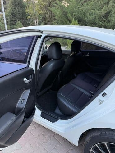 kia caren 2012: Kia Cerato: 1.6 l | 2017 il Sedan — 16