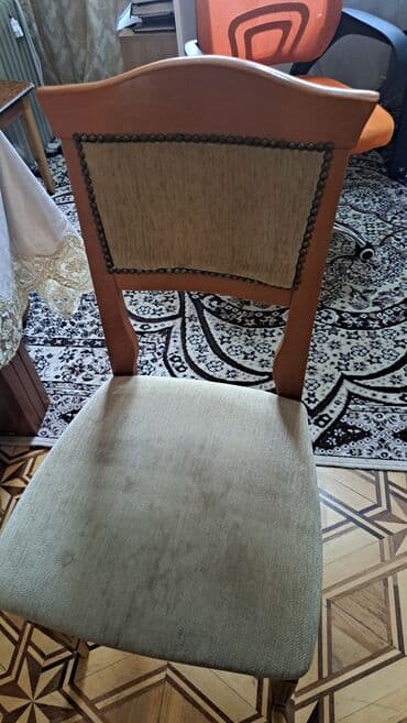 Taxta stul 4 ədəd birində qırıqlıq var - Karkas: möhkəm taxta, yuxarı