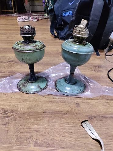 qədimi boşqablar: Metal korpuslu 2 ədəd köhnə tip petroleylampası (məşəl). - Material — 2