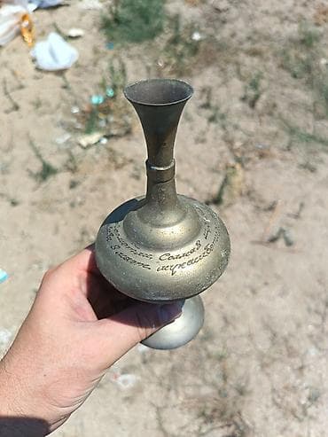 yaz gulləri: Bir vaza, Metal — 1