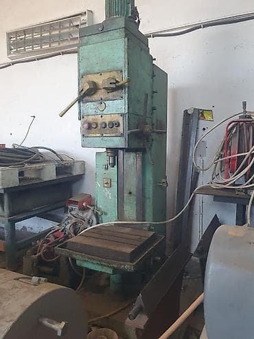 Sütun tipli şaquli frezə dəzgahı - Şaquli oxlu, sütun tipli universal