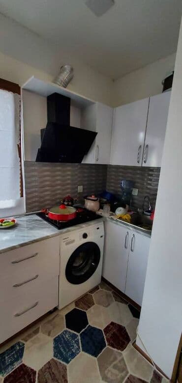 18 yaşdan aşağı iş: Bakı, 3 otaqlı, Köhnə tikili, 50 kv. m — 10