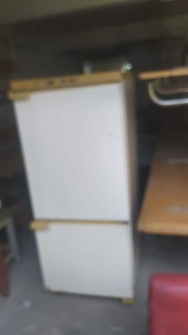 soyuducu anbar satilir: Məhsul: İki qapılı məişət soyuducusu (üstü soyutma bölməsi, aşağıda — 1