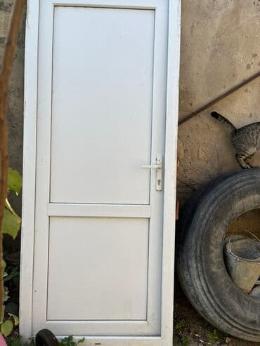 pvc qapilar: Ağ rəngli PVC qapı uzunu2.10 eni 80 tecili satılır - Material — 1