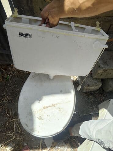 Mətbəx çanaqları: Ağ rəngli unitaz. Bu unitazın oturacağı və qapağı var. Su çəni ayrıca — 3