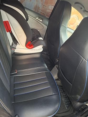 hunday aksent: Hyundai Accent sedan (qara rəng), avtomatik transmissiya. Texniki və — 6