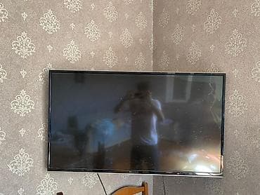 hdd kabel: Ekrani yanib GRUNDIG divar tipli LED televizor - Ekran: təxminən — 2