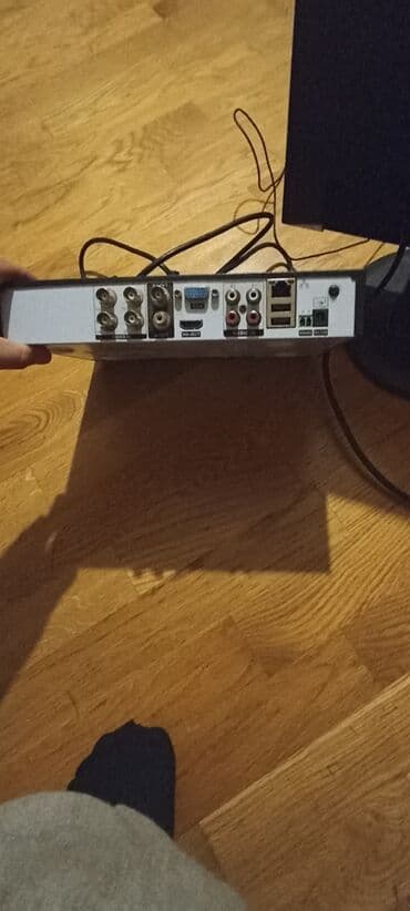 not 12 ekran: Müşahidə sistemi dəsti Tərkib: - Samsung SyncMaster 720N LCD monitor — 7