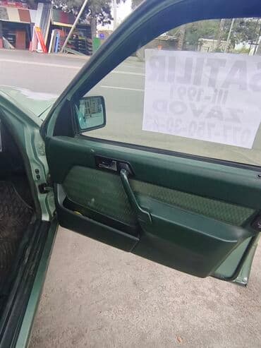 mercedes geyimleri: Mercedes-Benz 190: 2 l | 1991 il Sedan — 8