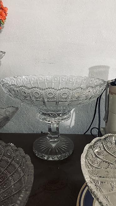 35 sm olcude Kəsilmiş şüşədən hazırlanmış ayaqlı meyvə və desert — 1