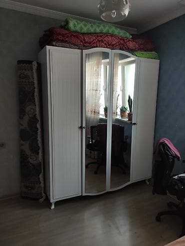 Yataq otağı mebel dəsti Tərkibi: - 4 qapılı şkaf: orta hissədə 2 ədəd — 2