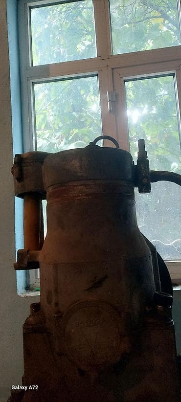 elektrik mişarı: Sənaye kompressoru və elektrik mühərriki dəsti - İki silindrli, hava — 10