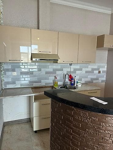 mebel satmaq: Mətbəx var. Üst və alt şkaflar birlikdə 2.97-dir, yalnız alt şkaflar — 1