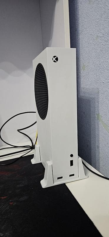 nausnikler: Məhsul: Xbox Series S oyun konsolu (ağ) Xüsusiyyətlər: - Kompakt — 3