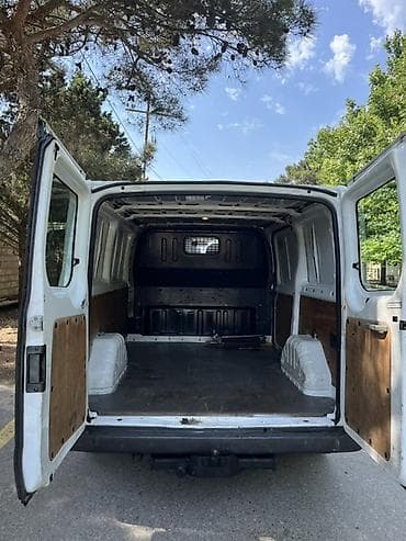 e39 hella stop: Ford Transit: 2.2 l | 2012 il 235000 km Mikroavtobus — 3