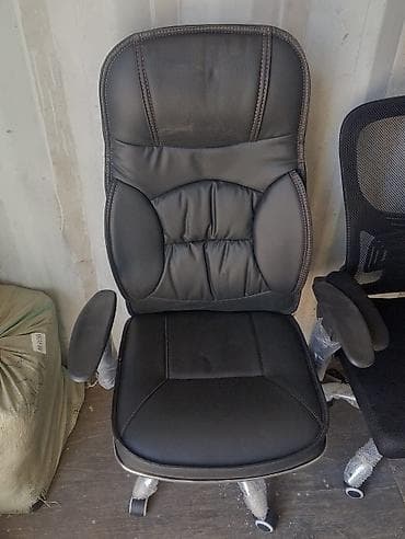 Erqonomik ofis kreslosu - Material: yumşaq eko‑dəri üzlük, tikiş