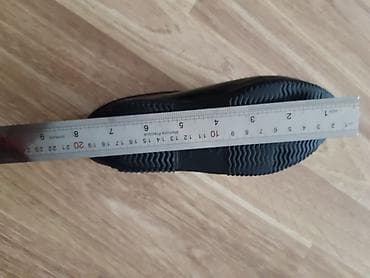 çekmeler: Uşaq rezin başmaqları - Rəng: qara (parlaq), iç hissə qırmızı astarlı — 3