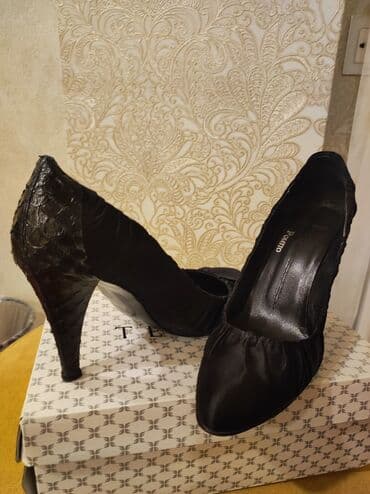 женские черные кеды: Туфли, Размер: 40, цвет - Черный, Б/у — 1