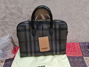 Qazanlar: Əl çantası, Burberry — 1