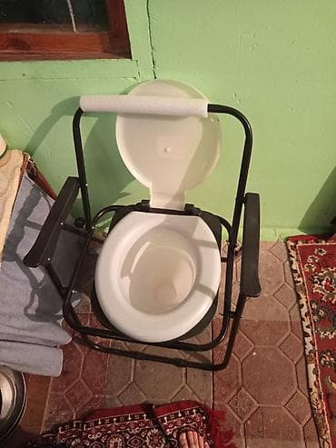 Унитазы для маломобильных людей: Daşınan tualet-stul (komod stul) - Metal karkaslı möhkəm konstruksiya — 1
