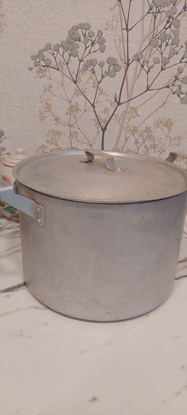 2 eded sovetin aliminium qazanlari. 8 lirt her biri. her 2 si de