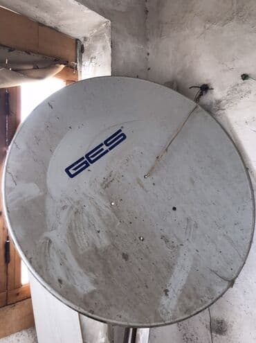 спутниковая тарелка купить: GES markalı, boz rəngli, dairəvi formalı peyk antenası. Bu antena — 1