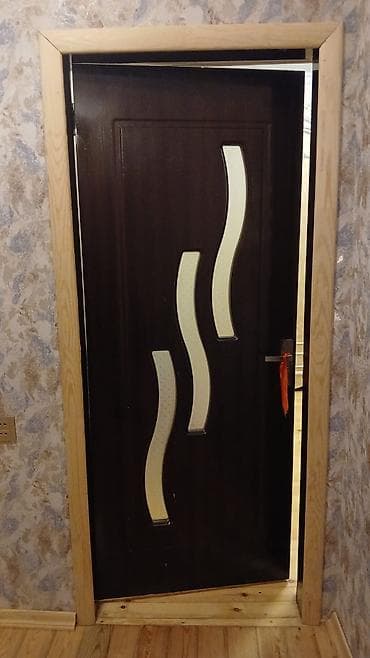 Qapı – daxili otaq qapısı - Material: ağac əsaslı (MDF/taxta), tünd — 1