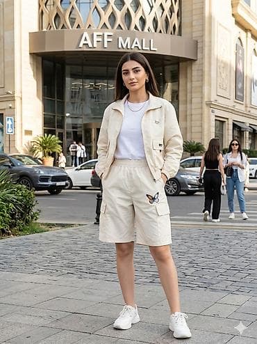 Qadın şort – açıq krem rəngdə, dizə qədər - Model: rahat kəsimli