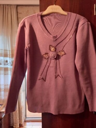 qadın jaketi: Kofda malinıvı reng. 8 manat. 40-42 razmerə uyğundur. XL- XXL — 1