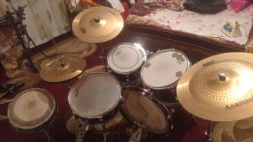 ударная установка электронная: Akustik baraban dəsti Tam komplekt akustik set: - Kick (bas barabanı) — 1