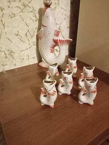 Дом и сад: Porcelan balıq formalı likyor/araq dəsti - Komplekt: 1 böyük qrafin — 3