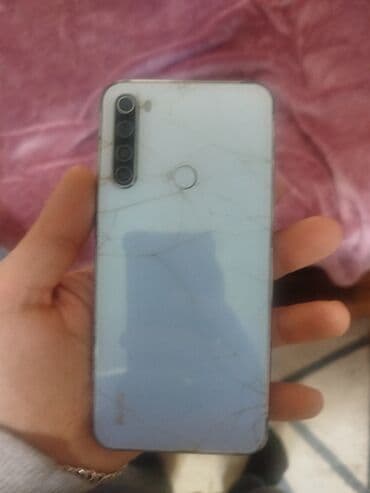 Hoffmann: Xiaomi Redmi (arxa hissədə “Redmi” loqosu) smartfonu. Xüsusiyyətlər — 1