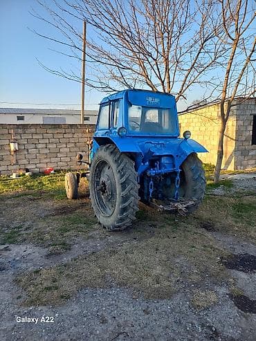 Аксессуары и тюнинг: Mavi rəngdə tək kabinalı traktor. Xüsusiyyətlər: - Dizel mühərrik — 1