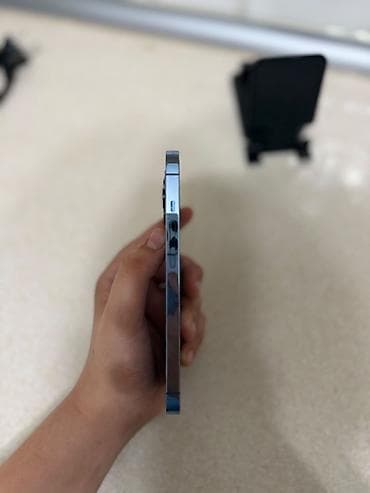 kamera 4k: IPhone 13 Pro, Sierra Blue — 4