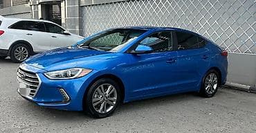 elantra hunday: Mavi rəngdə Hyundai Elantra sedan avtomobili. Avtomobilin ön — 6