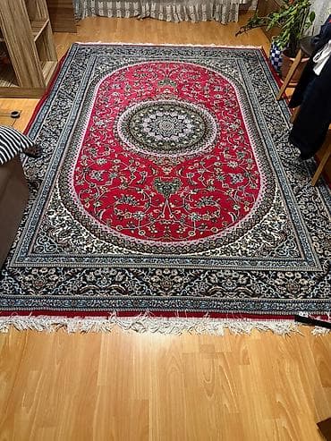 qedimi pular: Qırmızı zəmində klassik oriental naxışlı xalça - Ölçü: təxminən 2,5 x — 2