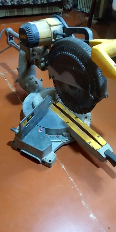 disk mişar: Məhsul: DeWALT sürüşən gönye mişarı (sliding compound miter saw) — 2