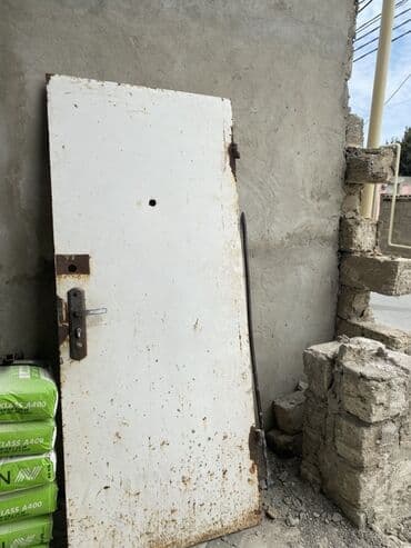 lovhe olculeri: Metall qapı – klassik ağ rəngdə - Material: polad/metal lövhə - Üst — 1