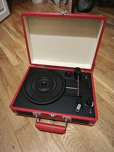 Kompakt çamadan korpusda portativ vinil pleyer Qırmızı çamadan tipli — 1