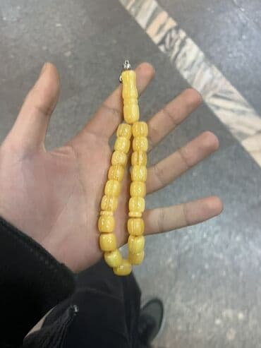 Muncuqlar: Sıxma Kəhraba təsbehdir . Çox az isdifadə olunub əldə çox gözəl — 2