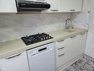 real qiz sekilleri: Ağ rəngli müasir mətbəx dəsti - Üst və alt dolablar: Parlaq ağ — 2