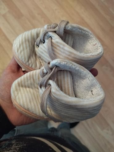 Uşaq ayaqqabısı parça