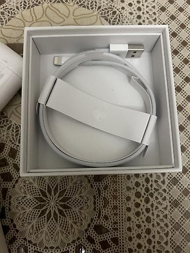 kalonka balaca: Apple AirPods (şarj qutusu ilə) 300 azn alinib.50 azn satilir.Kontakt — 4